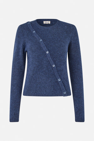 Vooraanzicht van een gemêleerd navyblauw gebreid vest met lange mouwen, ronde hals en diagonale knoopsluiting.