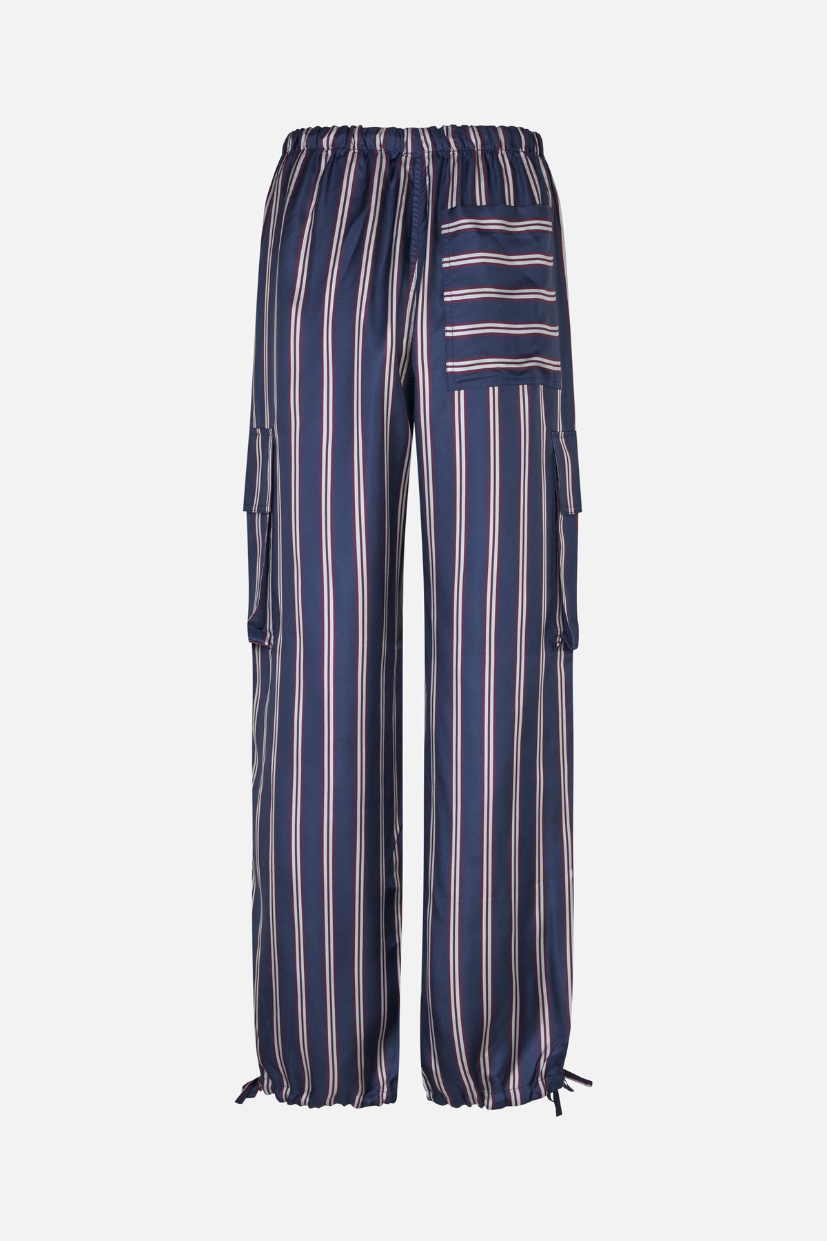 Vue pleine longueur d'un pantalon ample bleu marine à rayures verticales bordeaux et blanches, taille élastique, poches cargo et liens ajustables aux chevilles.