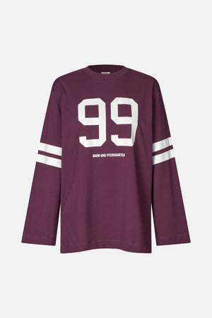 Front view of a plum long-sleeved T-shirt with white sleeve stripes, a large “99” graphic and Baum und Pferdgarten lettering.