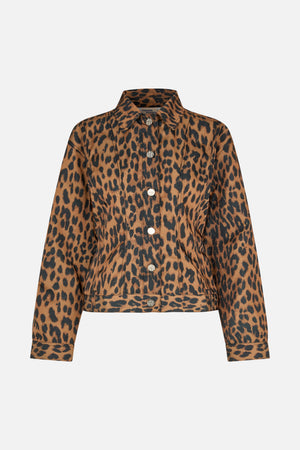 Vorderansicht einer langärmligen Jacke mit Kragen in braun-schwarzem Animal-Print mit durchgehender Knopfleiste und abgesteppten Paneelen.
