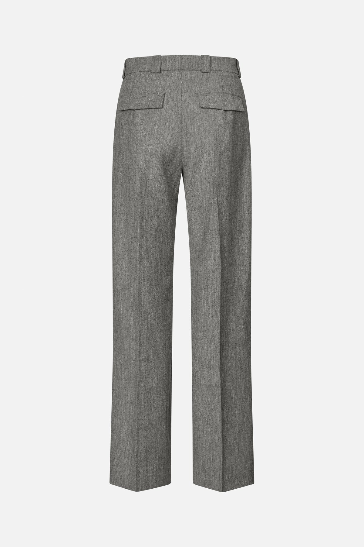 Vue arrière d'un pantalon droit gris texturé avec passants de ceinture et deux poches à rabat.