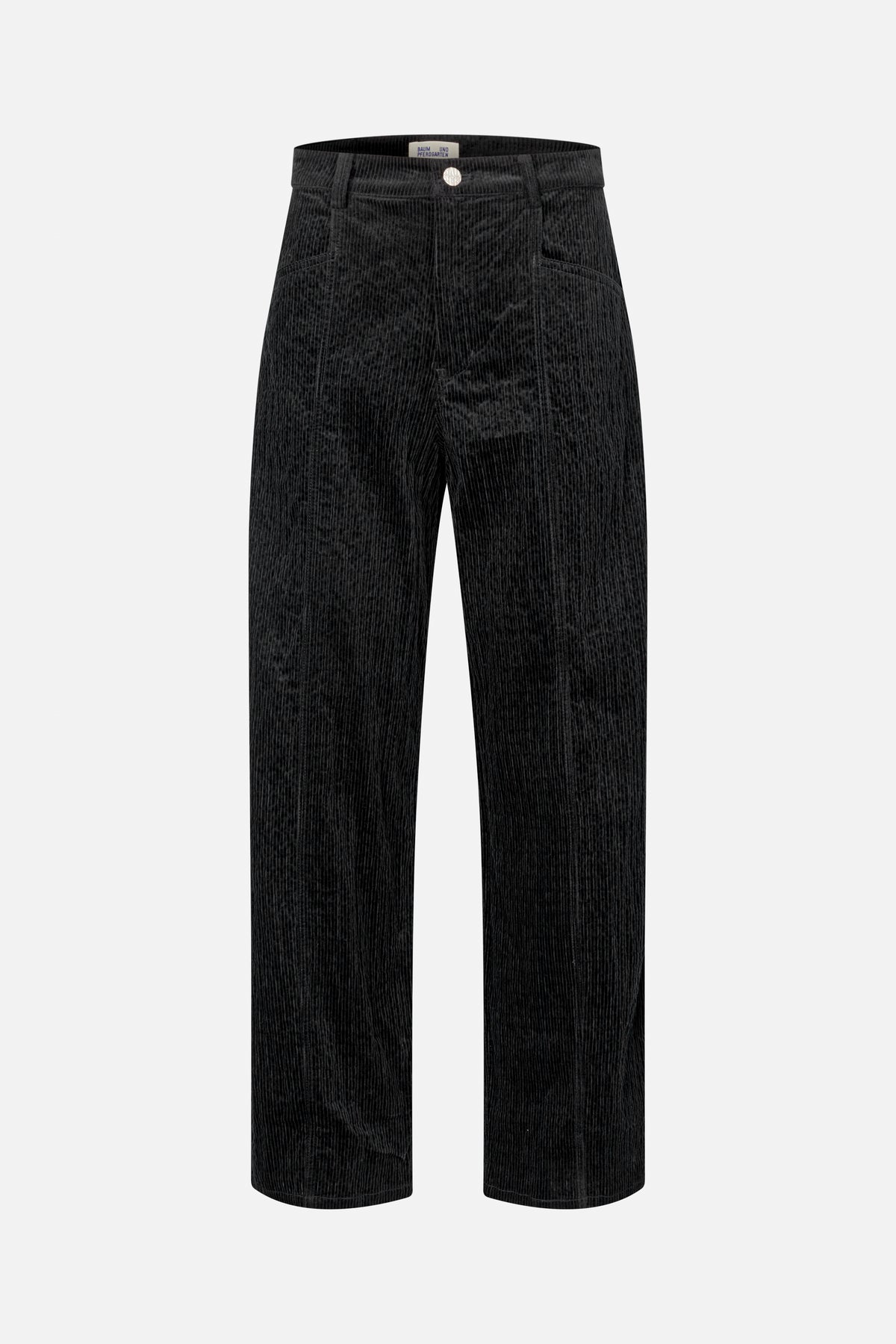 Vorderansicht einer schwarzen, weit geschnittenen Cordhose mit Knopfbund, Gürtelschlaufen und Vordertaschen.